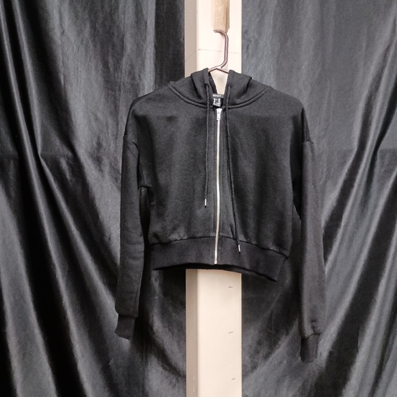 Forever 21 Black Sweater - Picture 1 of 9